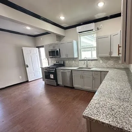 Image 7 - 2161 Franklin Street, Beaumont, TX 77701, USA - House for sale
