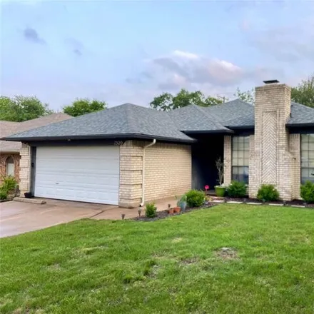 Buy this 3 bed house on 7520 Cross Ridge Circle in Fort Worth, TX 76120