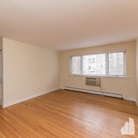 Image 3 - 625 West Wrightwood Avenue - Condo for rent
