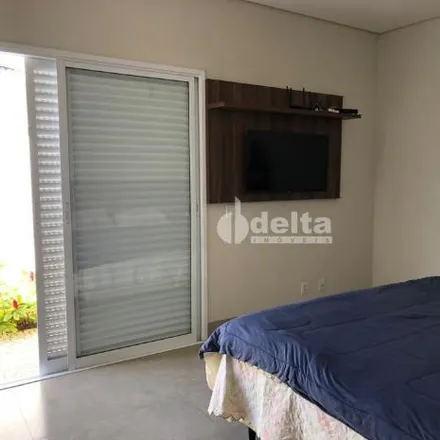 Buy this 3 bed house on Avenida dos Jardins in Nova Uberlândia, Uberlândia - MG