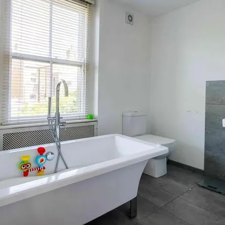 Rent this 4 bed apartment on Gladwell Road in London, N8 9HP