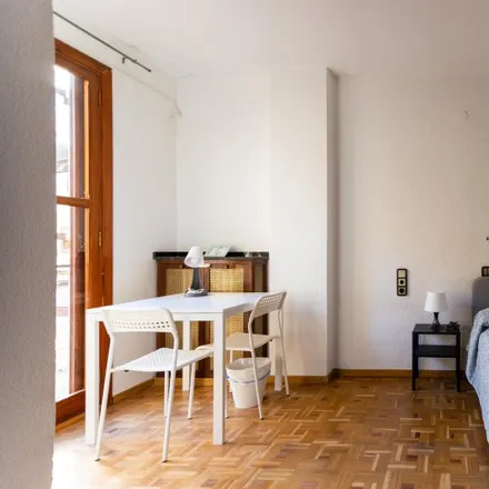 Rent this 6 bed room on 058 Plaça d'Espanya in Plaça d'Espanya, 46007 Valencia