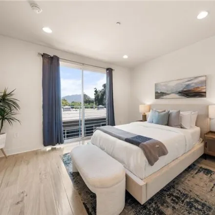 Image 1 - 11115 Acama St Unit 305, Studio City, California, 91602 - Condo for sale