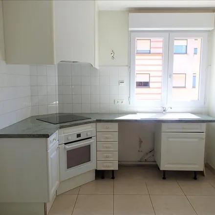 Rent this 5 bed apartment on 29 Lices Georges Pompidou in 81000 Albi, France