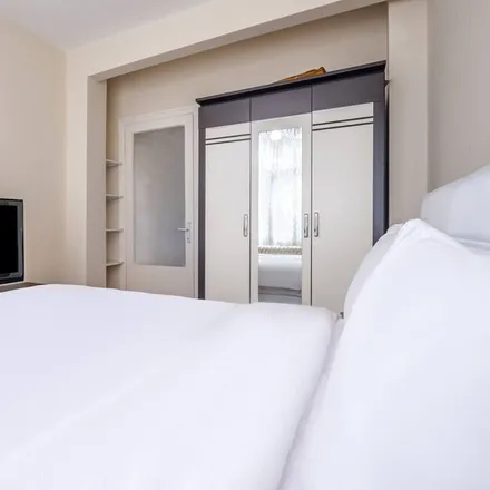 Rent this 3 bed apartment on 34728 Kadıköy