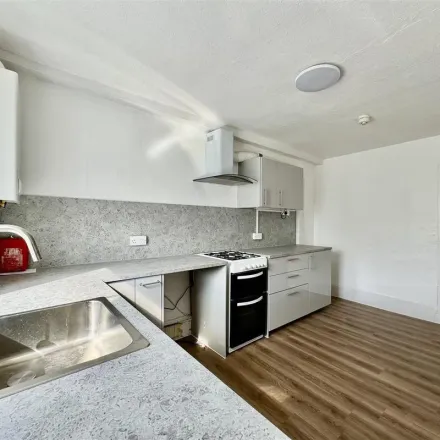 Image 1 - Lockwood Road, Huddersfield, HD1 3DF, United Kingdom - Apartment for rent