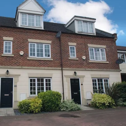 Rent this 4 bed townhouse on Sunflower Gardens in Doncaster, DN4 7DR