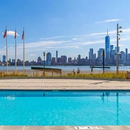 Image 2 - Southhampton Apartments, River Court, Jersey City, NJ 07310, USA - Room for rent