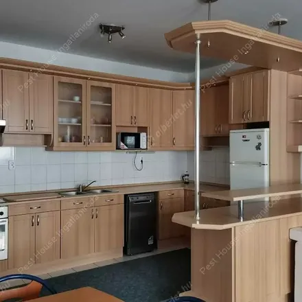 Rent this 3 bed apartment on Budapest in Kinizsi utca 19, 1092