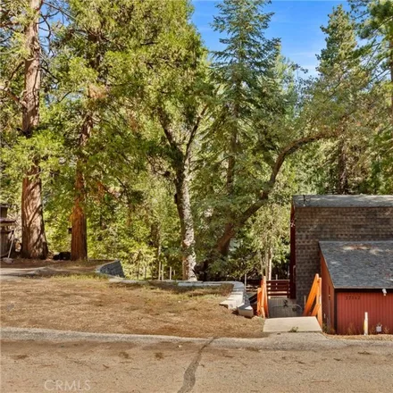 Image 2 - 32142 Fern Drive, Running Springs, CA 92382, USA - House for sale