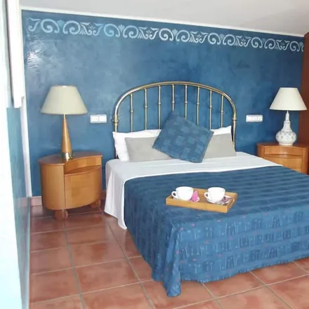 Rent this 4 bed house on 17320 Tossa de Mar