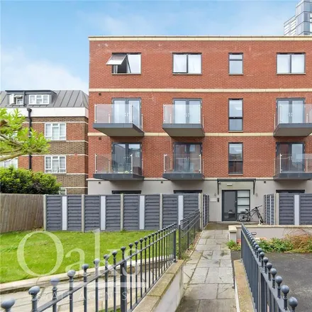 Rent this 3 bed apartment on Tavistock Road in London, CR0 2AT