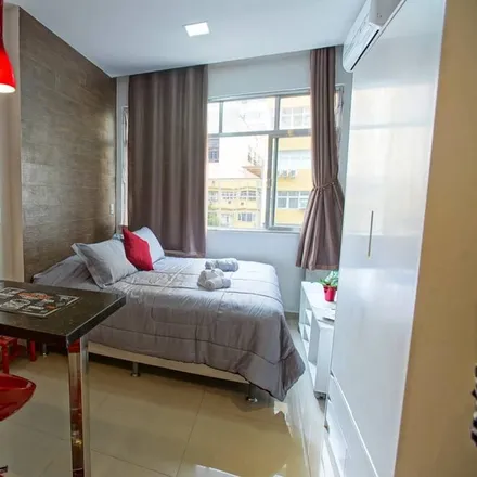 Rent this studio apartment on Nossa Senhora de Copacabana 610