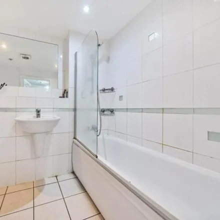 Image 7 - Aberfeldy Street, London, E14 0NU, United Kingdom - Apartment for sale