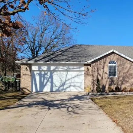 Buy this 4 bed house on 1399 Cherokee Court in Marshfield, MO 65706