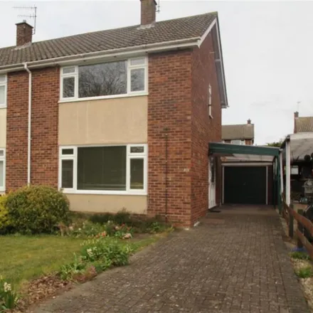 Rent this 3 bed townhouse on Winthrop Road in Bury St Edmunds, IP33 3XW