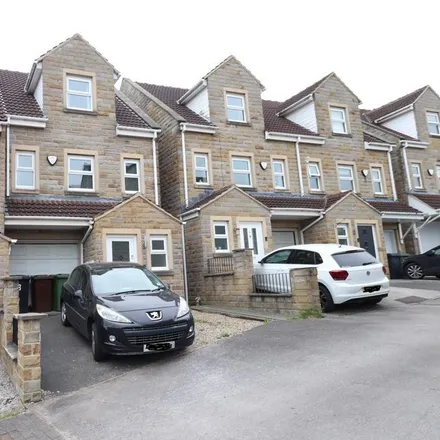 Rent this 3 bed house on Laneside in Churwell, LS27 7US
