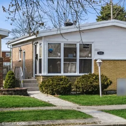 Image 1 - 9226 South Emerald Avenue, Chicago, IL 60628, USA - House for sale