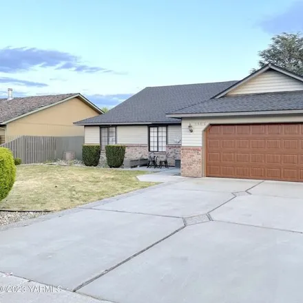 Buy this 3 bed house on 5414 Meadow Lane in Yakima, WA 98908