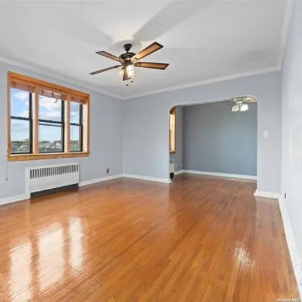 Image 7 - 128-11 Newport Avenue, New York, NY 11694, USA - Apartment for sale