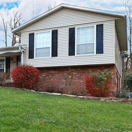 Buy this 3 bed house on 629 Southeast 11th Street in Washington, IN 47501