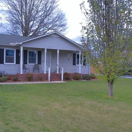 Buy this 2 bed house on 194 Darnell Drive in Plainview Heights, Tullahoma