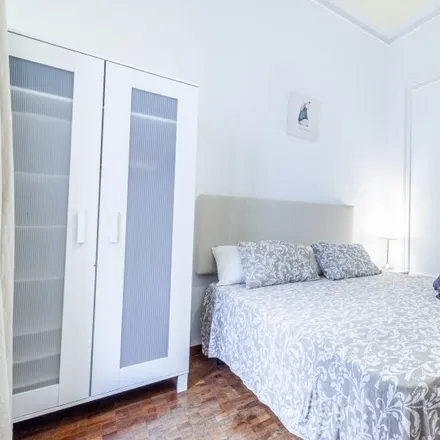 Rent this 8 bed room on Oficina de Correos in Ronda de la Universitat, 23