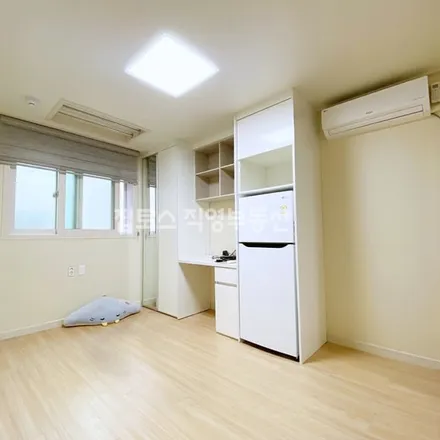 Rent this studio apartment on 서울특별시 관악구 신림동 88-131