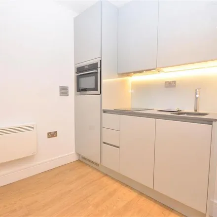 Rent this 1 bed apartment on Kingsway in Luton, LU1 1TS