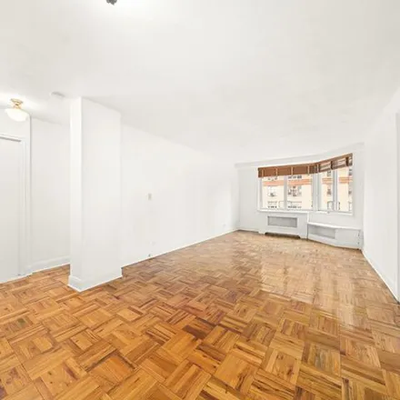 Image 2 - Gramercy East, 301 East 22nd Street, New York, NY 10010, USA - Apartment for rent