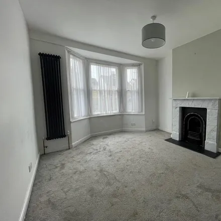 Image 3 - 12 Leith Road, Epsom, KT17 1DA, United Kingdom - Duplex for rent