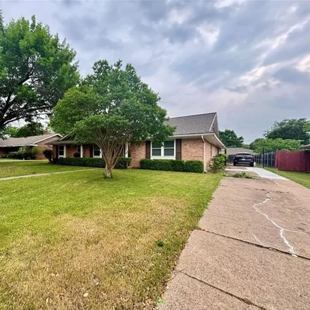 Rent this 3 bed house on 2048 Alamo Drive in Arlington, TX 76012