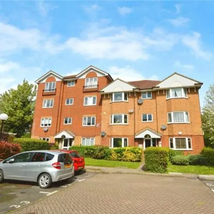 Buy this 1 bed apartment on Varsity Drive in London, TW1 1AG