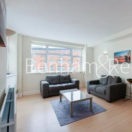 Rent this 1 bed room on 11 West Smithfield in London, EC1A 9JR