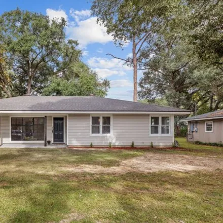 Buy this 4 bed house on 307 River Road in Lafayette, LA 70501