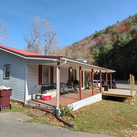 Image 4 - 5617 State Line Road, Carter County, TN 37658, USA - House for sale