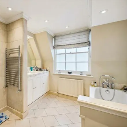Image 9 - 42 Eaton Square, London, SW1W 9DH, United Kingdom - Townhouse for rent