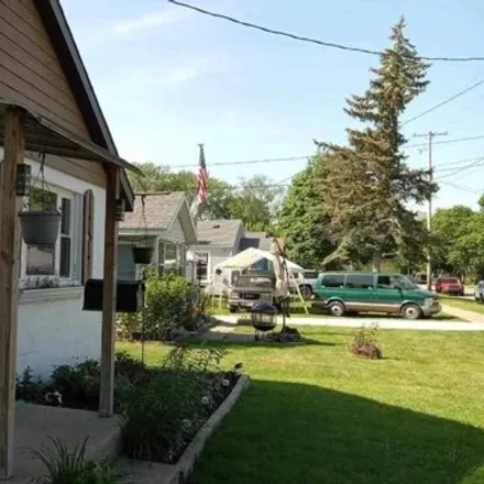 Buy this 2 bed house on 3115 Longstreet Ave SW in Wyoming, Michigan