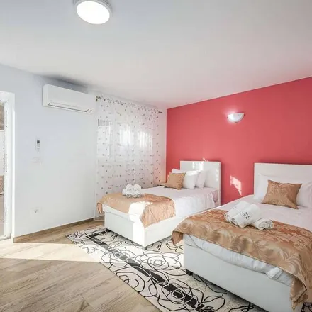 Rent this 8 bed house on 52464 Višnjan