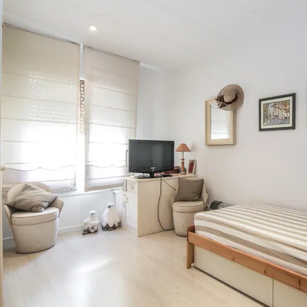 Rent this 5 bed room on Carrer de Maó in 08001 Barcelona, Spain