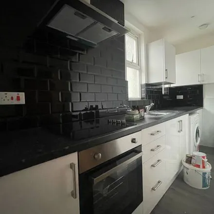 Rent this 2 bed apartment on Albany Road in Cardiff, CF24 3NW