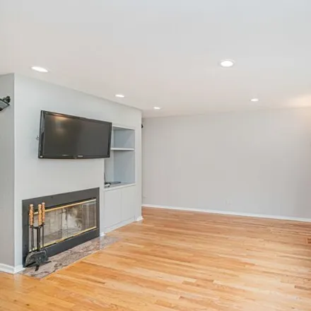 Image 3 - 2700 Greenview Passage, Chicago, IL 60614, USA - House for sale