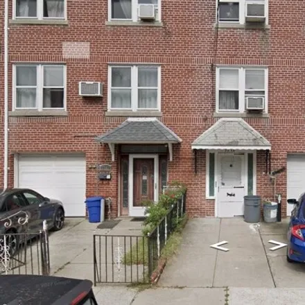 Rent this 3 bed house on 22-46 47th Street in New York, NY 11105