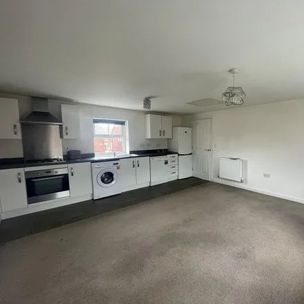 Image 2 - Carr Close, Milnrow, OL16 4FX, United Kingdom - Apartment for rent