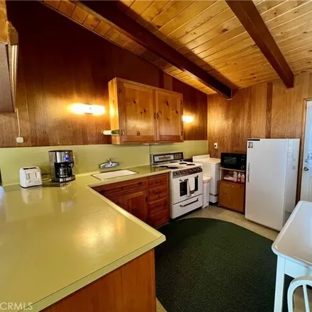 Image 7 - 32130 Fern Drive, Running Springs, CA 92382, USA - House for sale