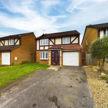 Buy this 4 bed house on Leafield Copse in Chavey Down, RG12 9YX