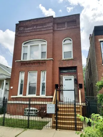 Buy this 5 bed duplex on 2131 West Gladys Avenue in Chicago, IL 60612