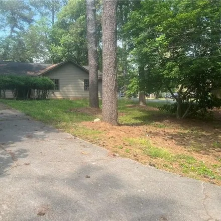 Buy this 3 bed house on 597 Huntington Drive in Forsyth County, GA 30004