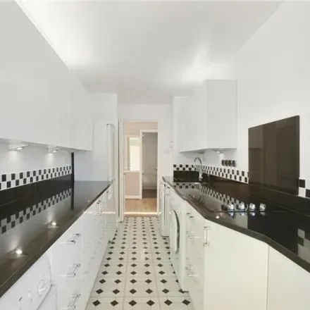 Image 2 - Snaresbrook Road, London, E11 1PQ, United Kingdom - Apartment for rent