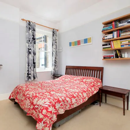 Image 4 - Prince of Wales Drive, London, SW11 4HL, United Kingdom - Apartment for sale